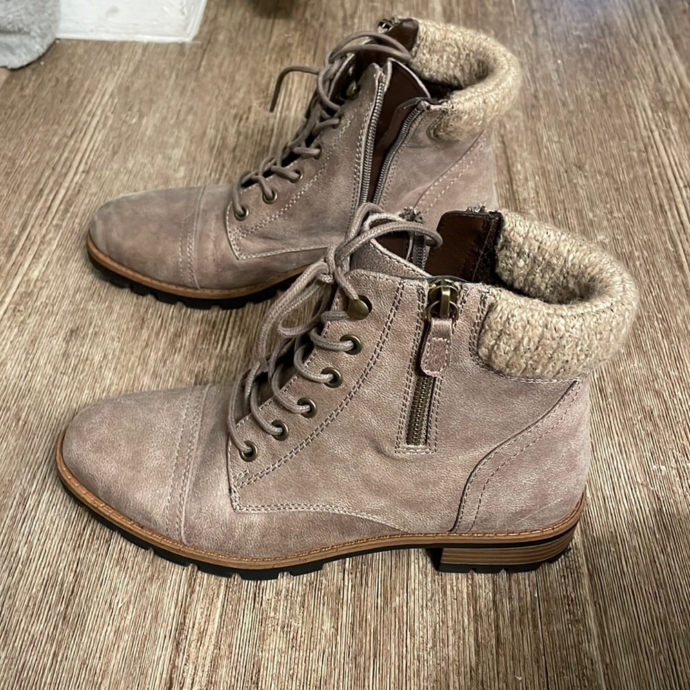 White Mountain Shoes Daisy Women's Lace-up Water Resistant Bootie